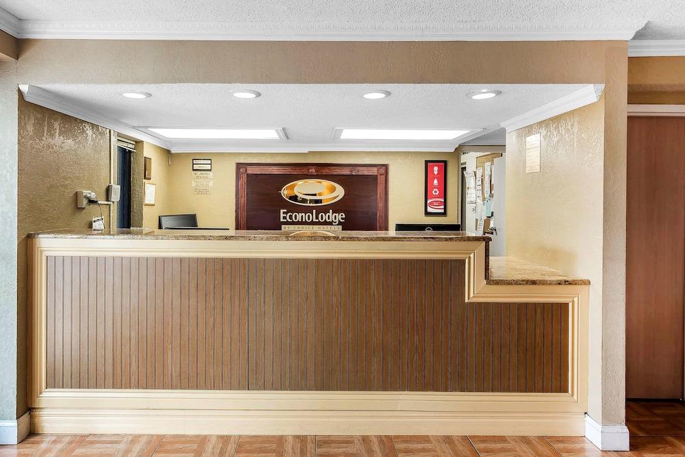 Econo Lodge North Север Чарлстон Экстерьер фото